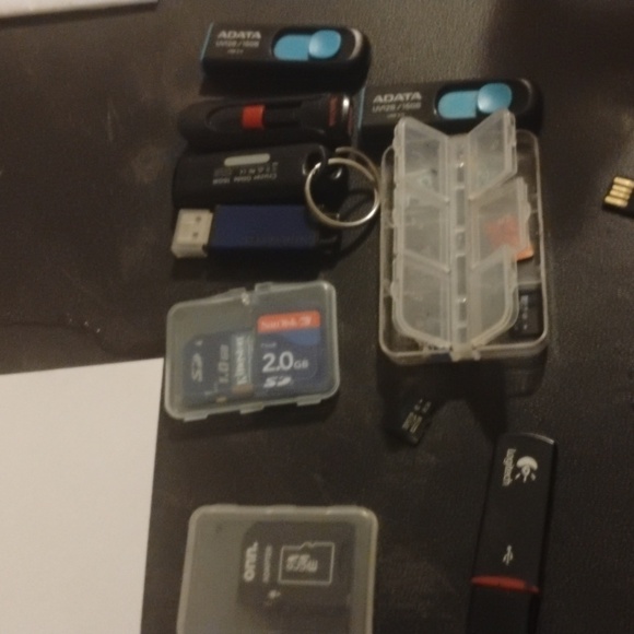 Micro SDs memory sticks - Picture 4 of 4